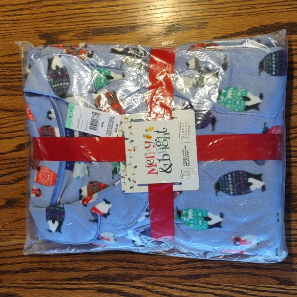 Simply Styled | Merry & Bright Penguin Pajama Set Size Medium NWT - Picture 2 of 4